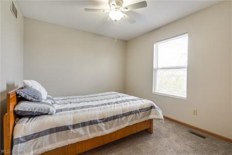 2325 Lakeside Drive Lakemore OH 44250
