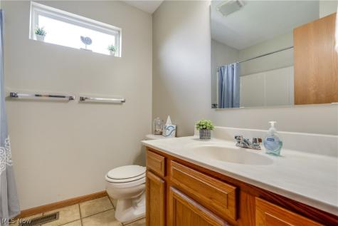 2325 Lakeside Drive Lakemore OH 44250