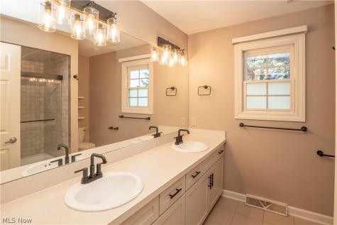 2463 Wise Road North Canton OH 44720