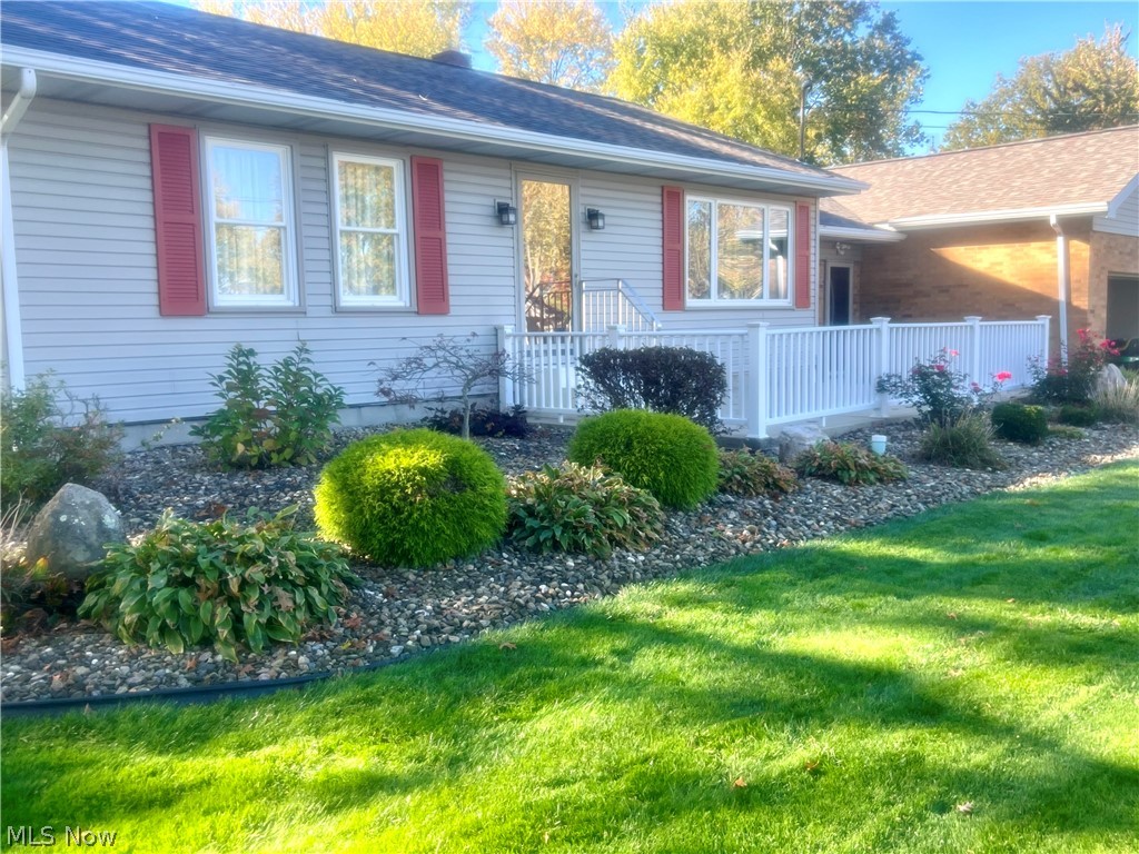 5769 Emerson Avenue NW Champion OH 44483