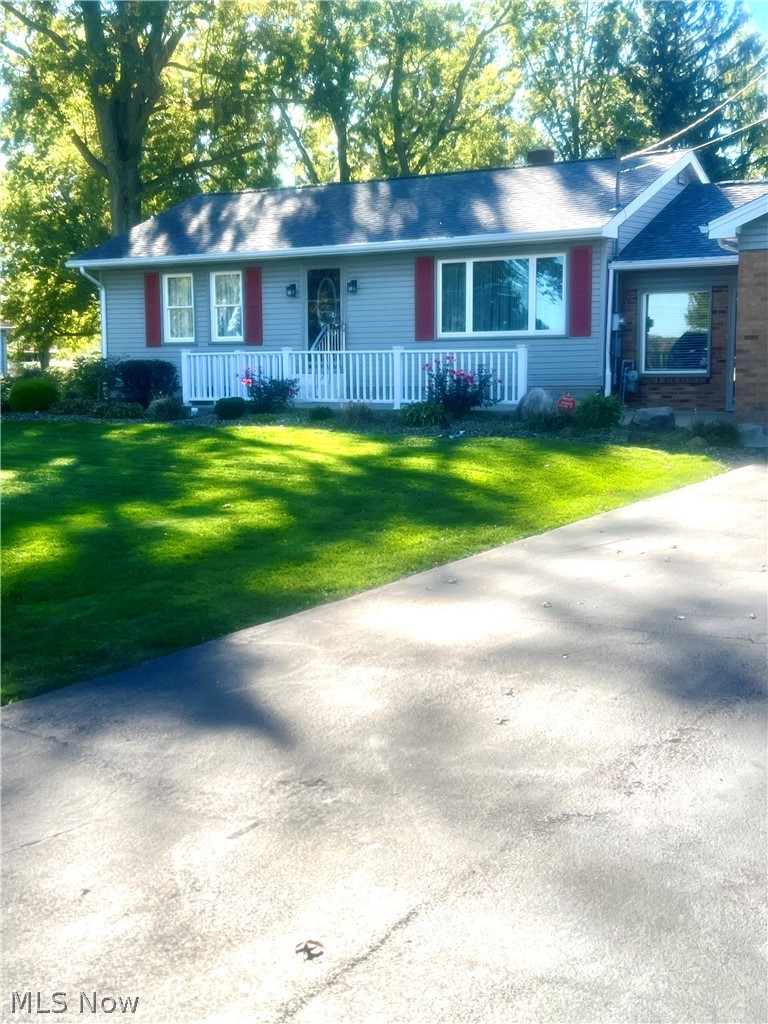 5769 Emerson Avenue NW Champion OH 44483
