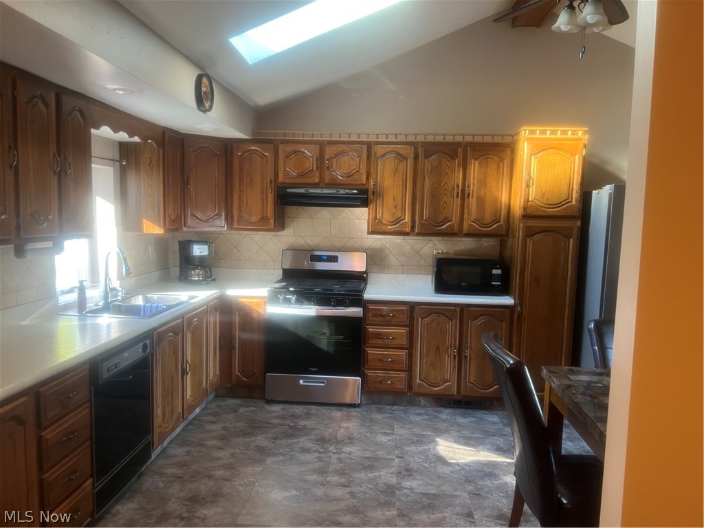 5769 Emerson Avenue NW Champion OH 44483