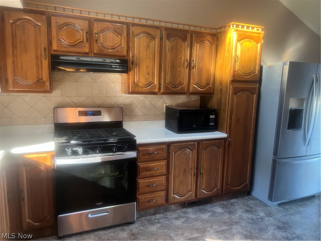 5769 Emerson Avenue NW Champion OH 44483