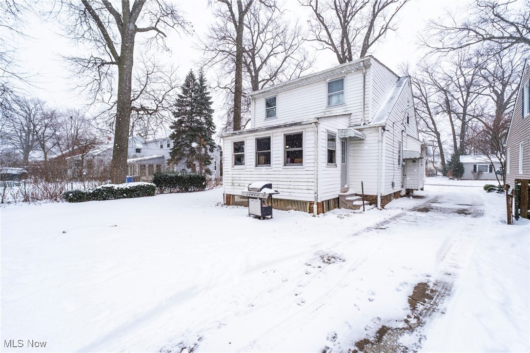 14604 Roxboro Avenue Cleveland OH 44111