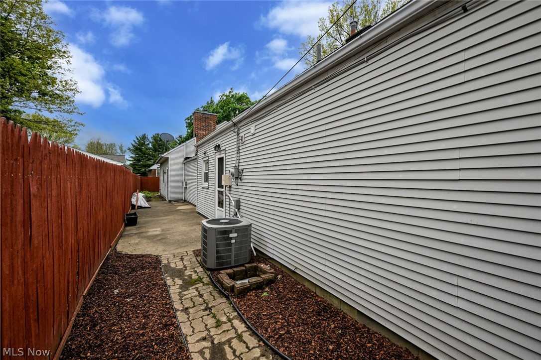 2839 Elmwood Street Cuyahoga Falls OH 44221