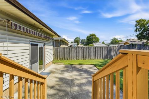 8985 Big Creek Parkway Strongsville OH 44149