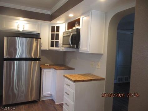 3755 Highland Road Cleveland OH 44111