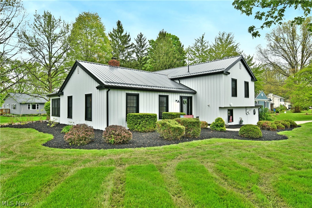 8093 S Park Drive Garrettsville OH 44231