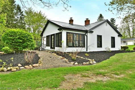 8093 S Park Drive Garrettsville OH 44231
