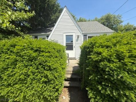 2622 Harmont Avenue NE Canton OH 44705
