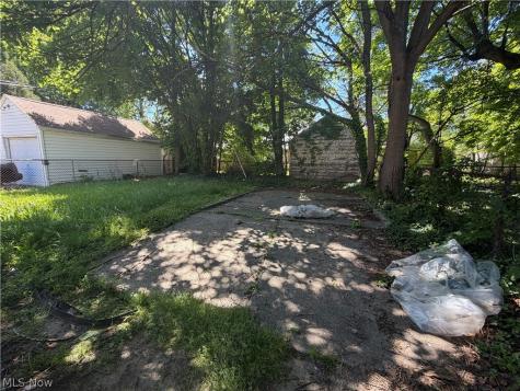 608 E. 120th Street Cleveland OH 44108