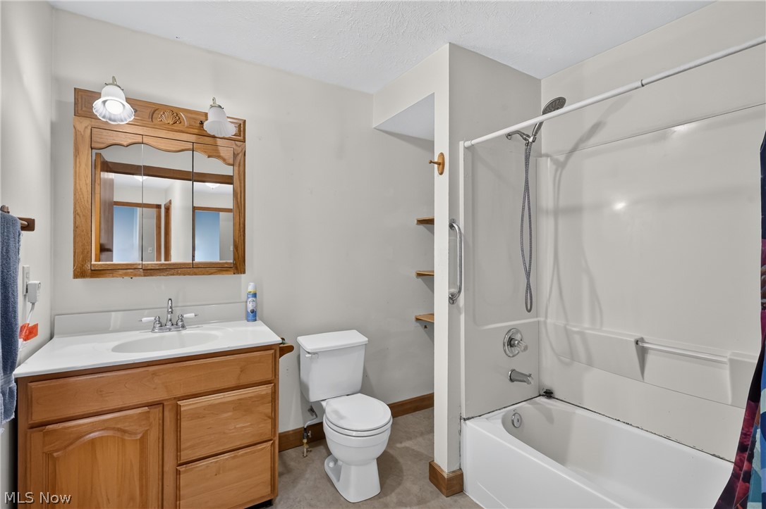 276 E College Street West Farmington OH 44491
