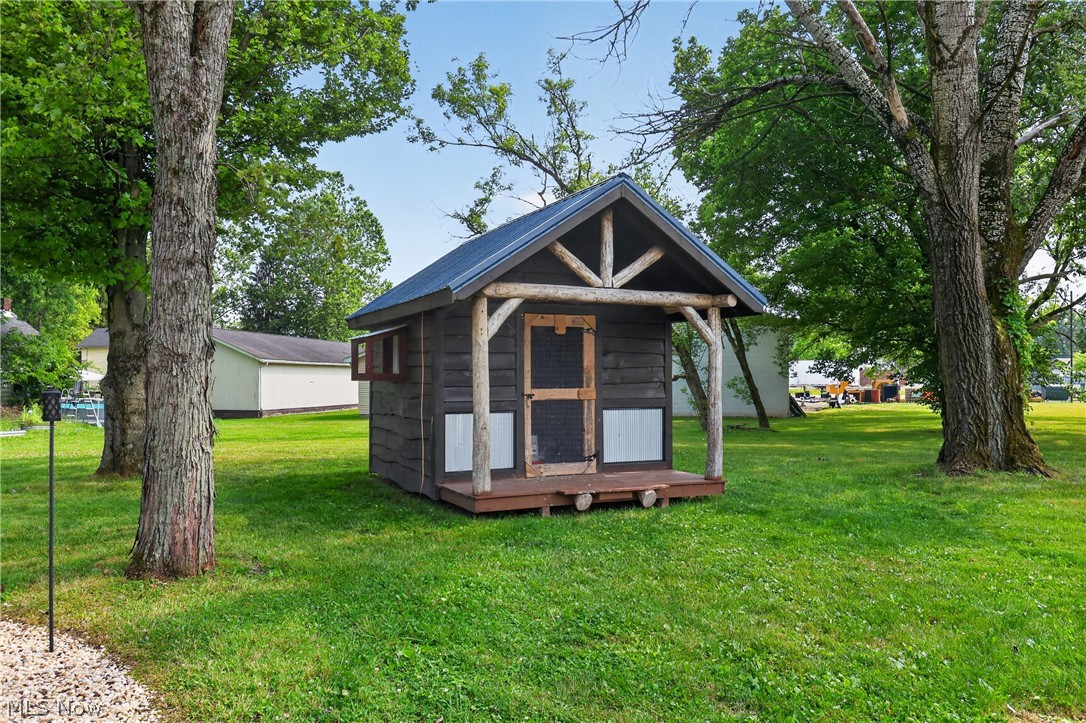 276 E College Street West Farmington OH 44491