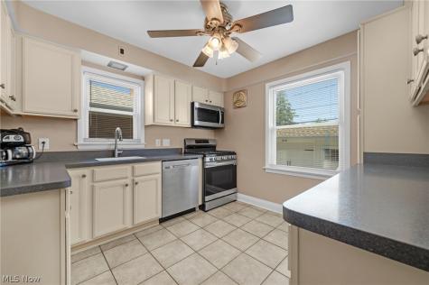 3122 Parklane Drive Parma OH 44134
