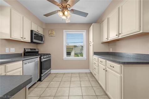 3122 Parklane Drive Parma OH 44134