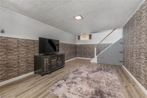 3122 Parklane Drive Parma OH 44134