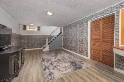 3122 Parklane Drive Parma OH 44134
