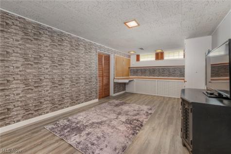 3122 Parklane Drive Parma OH 44134
