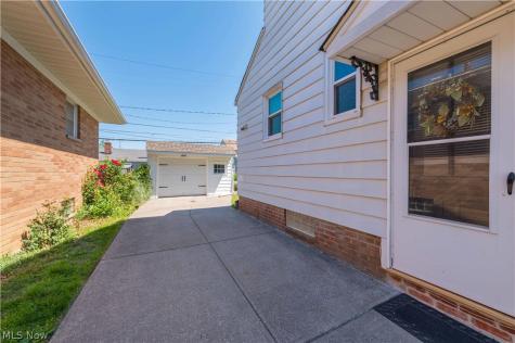3122 Parklane Drive Parma OH 44134