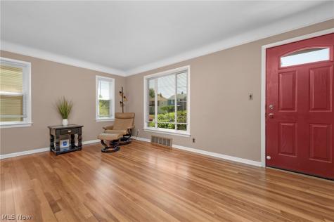 3122 Parklane Drive Parma OH 44134