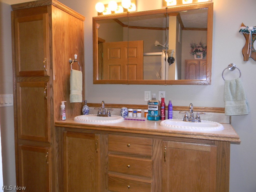 1274 N Park Drive Brookfield OH 44403