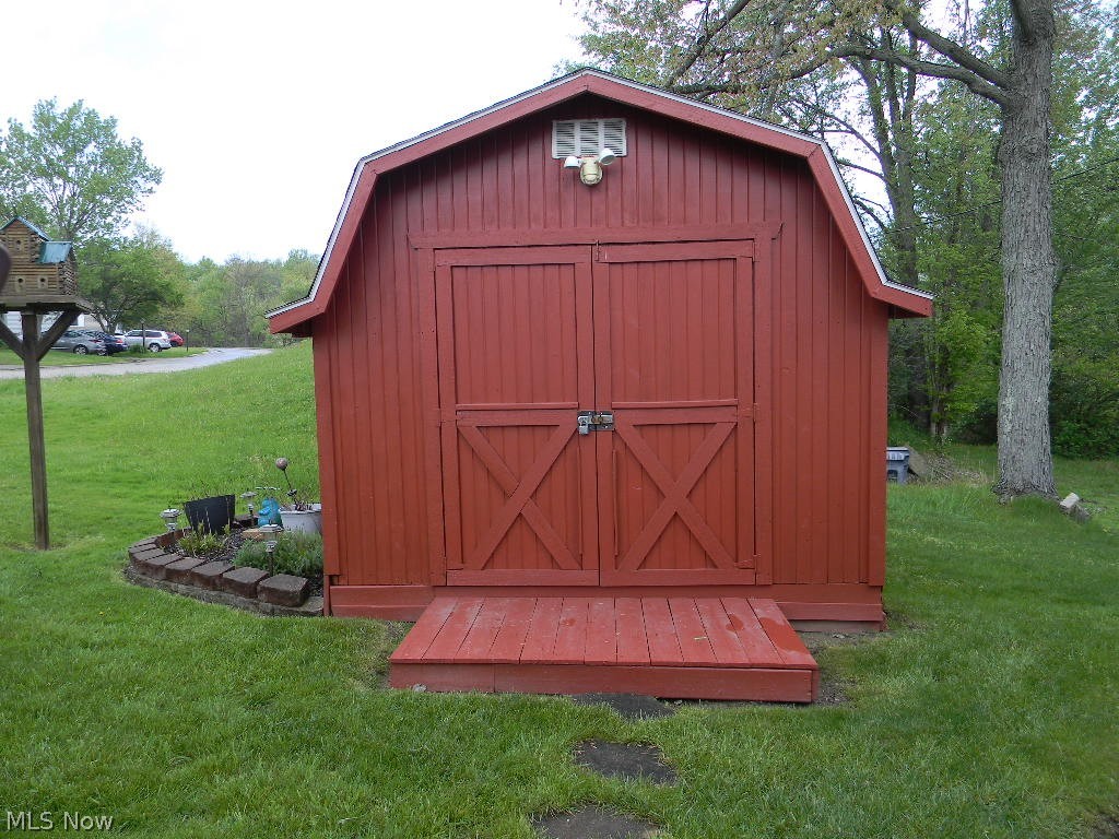 1274 N Park Drive Brookfield OH 44403