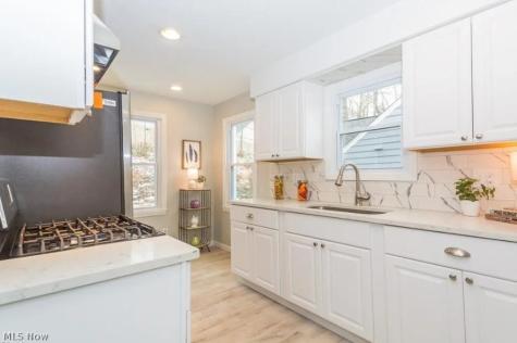 3528 Meadowbrook Boulevard Cleveland Heights OH 44118