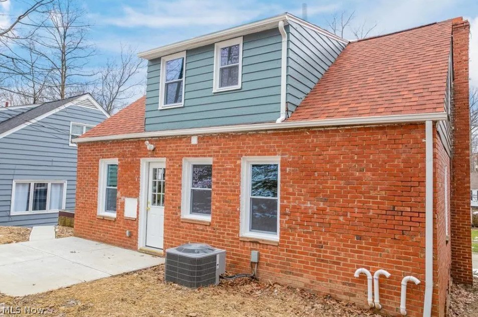 3528 Meadowbrook Boulevard Cleveland Heights OH 44118