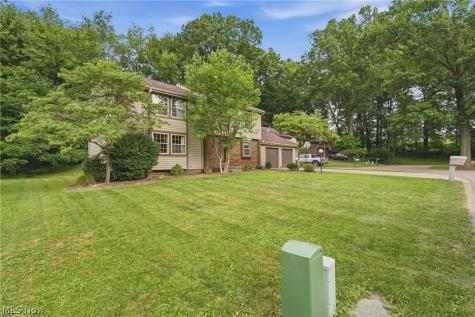 1717 Nutmeg Circle NE Massillon OH 44646