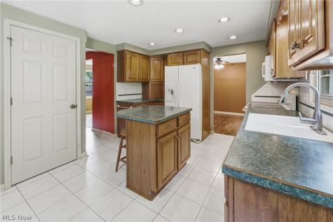 1717 Nutmeg Circle NE Massillon OH 44646