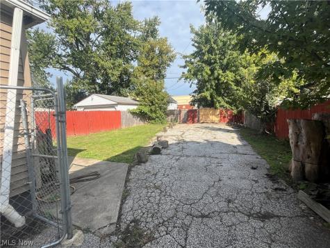 7704 Brinsmade Avenue Cleveland OH 44102