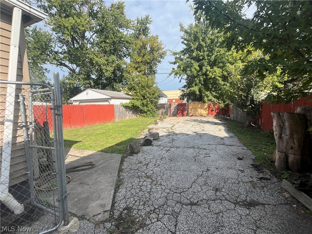 7704 Brinsmade Avenue Cleveland OH 44102