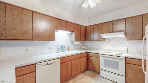 249 W Heatherwood Drive Barberton OH 44203