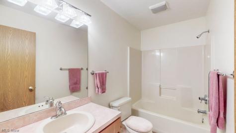 249 W Heatherwood Drive Barberton OH 44203