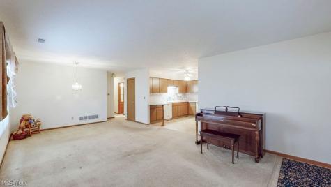249 W Heatherwood Drive Barberton OH 44203