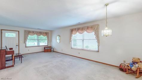 249 W Heatherwood Drive Barberton OH 44203