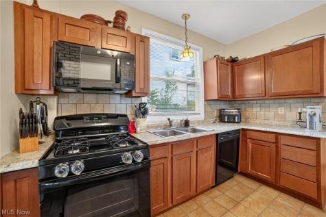 190 24th Street NW Barberton OH 44203