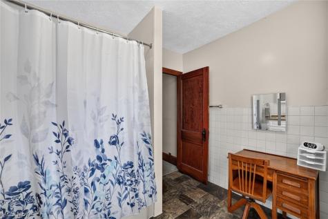 190 24th Street NW Barberton OH 44203