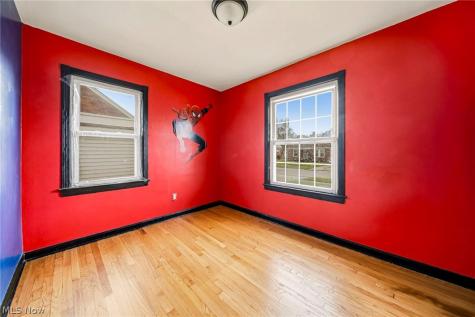 229 E 326th Street Willowick OH 44095