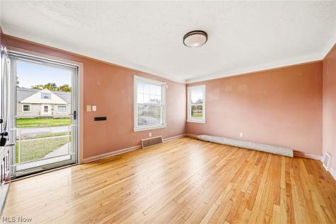 229 E 326th Street Willowick OH 44095