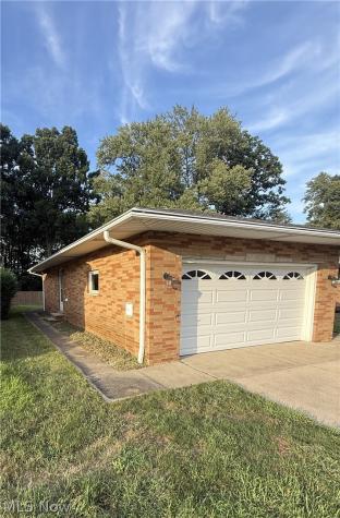 549 N Skyline Drive Seven Hills OH 44131