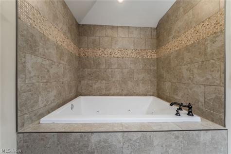 18903 Heritage Trail Strongsville OH 44136