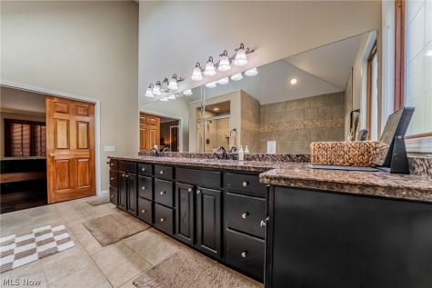 18903 Heritage Trail Strongsville OH 44136