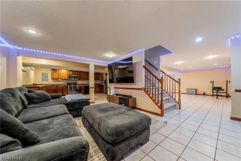 18903 Heritage Trail Strongsville OH 44136