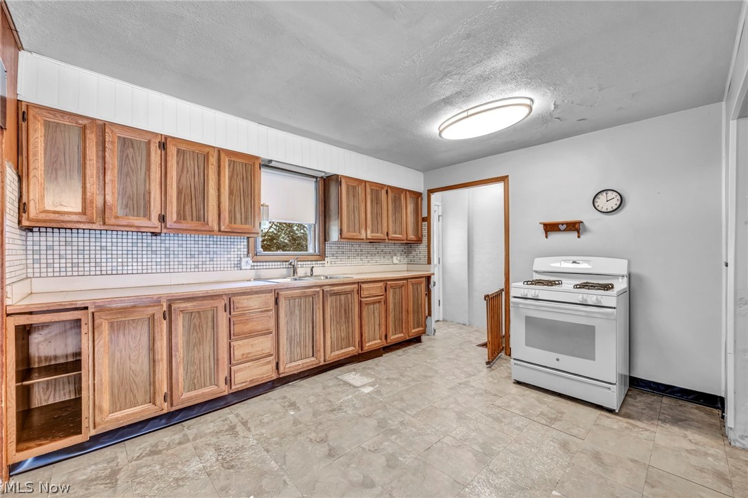 5452 Hauserman Road Parma OH 44130