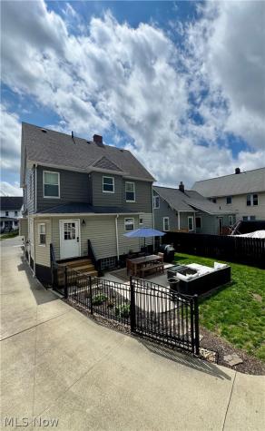 18810 Sloane Avenue Lakewood OH 44107