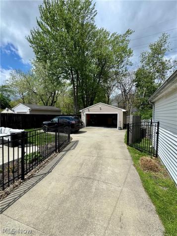 18810 Sloane Avenue Lakewood OH 44107