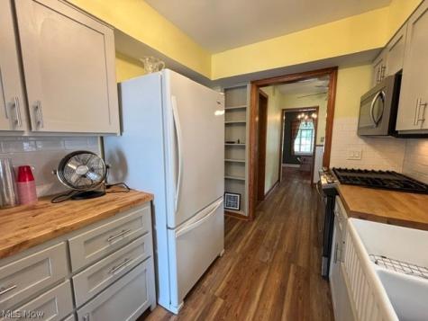 93 Harcourt Drive Akron OH 44313