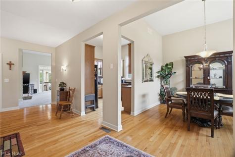 8220 Manor Gate Way Mentor OH 44060