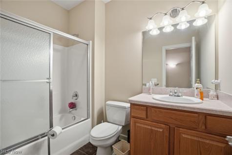 8220 Manor Gate Way Mentor OH 44060